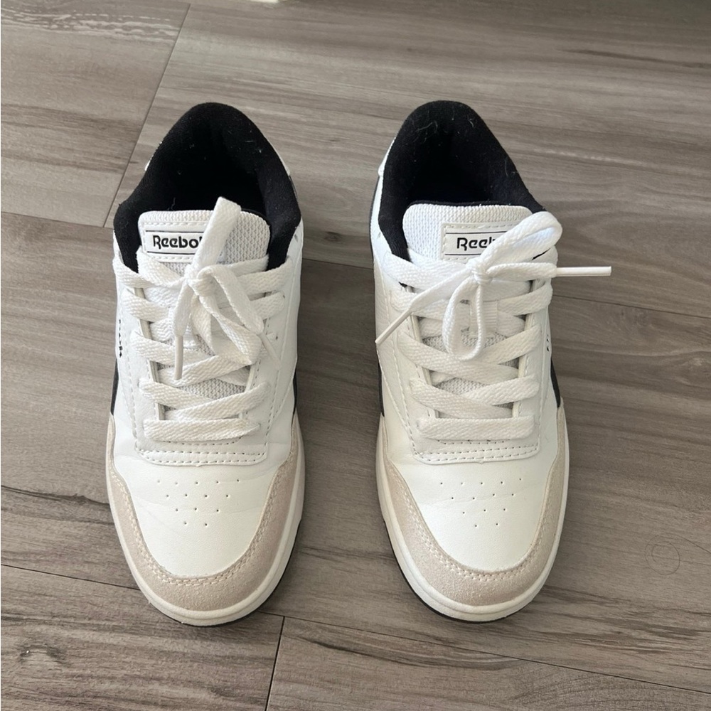 Kids Reebok. White and black size 1.